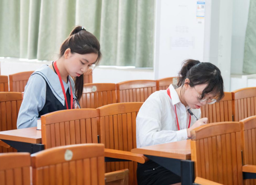 北大学生跑到武汉大学读研，网友不能理解，其实这才是聪明的选择