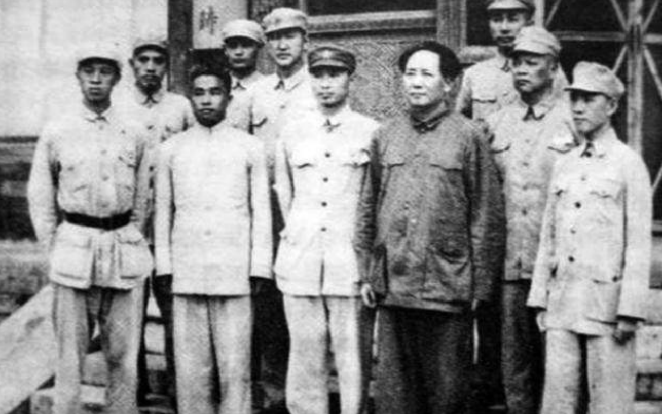 1969年九大召开，代表名单上出现李讷，毛主席：把她换成警卫战士