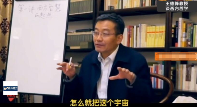 复旦大学老师上课香烟不断，一根接着一根抽，可学生却视若无睹