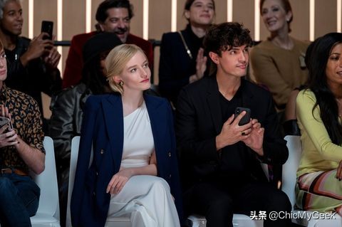 假扮名媛招摇撞骗纽约上流圈！《虚构安娜》真实故事比剧情更咋舌