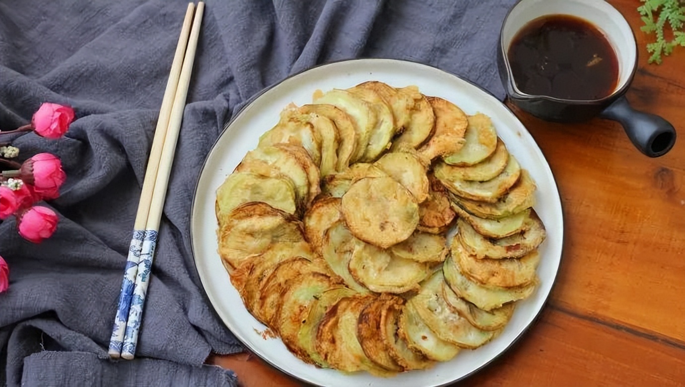 圆茄子怎么做好吃又简单（揭开做茄子入味儿又省油的秘诀）