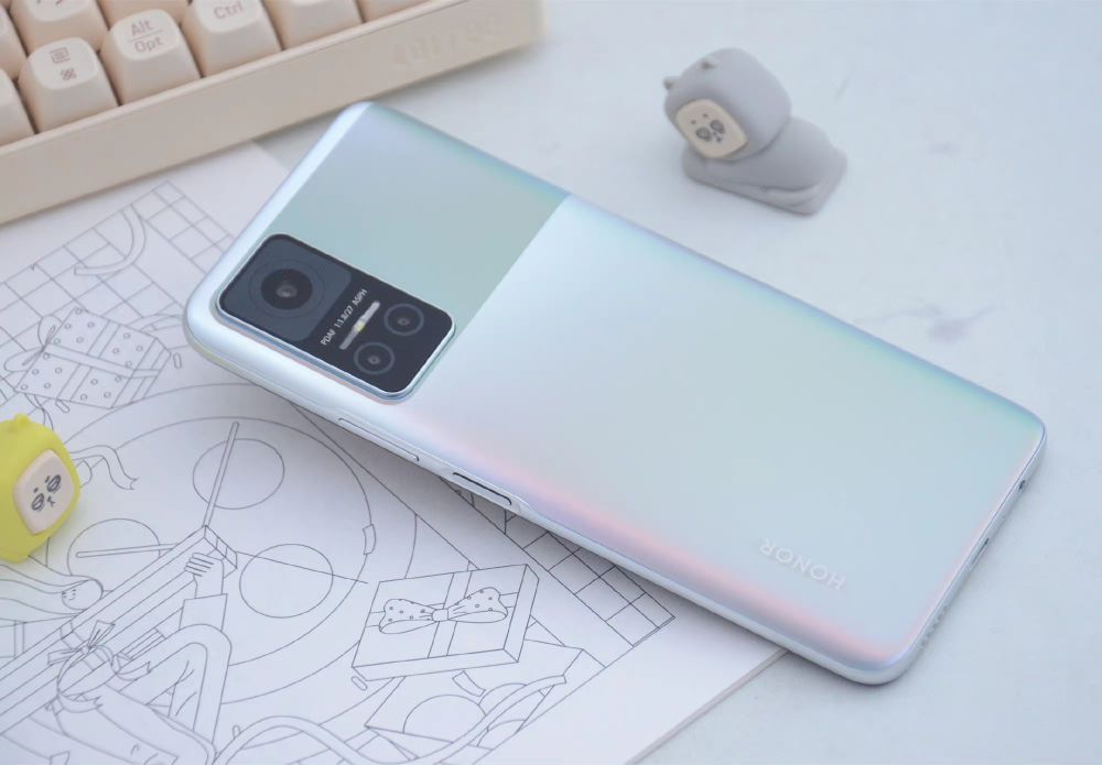 两款一千元左右的入门级手机配置简评