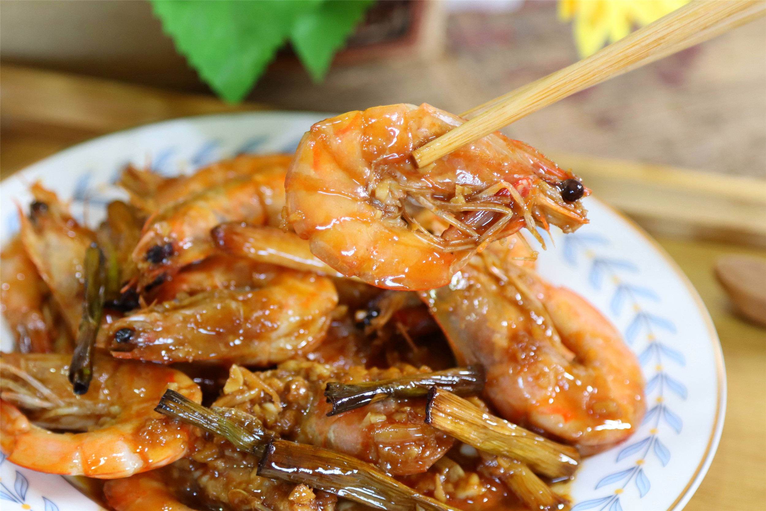 這才是油燜大蝦的家常做法，簡單方便，不用油炸，好吃入味肉鮮香