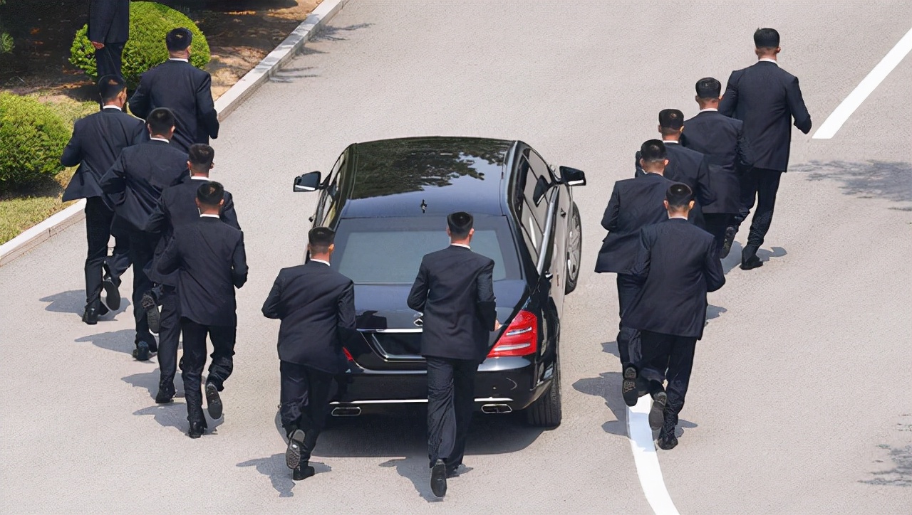 美女保镖吸引29万粉丝，年薪36万，富商老板一次小费超一个月工资