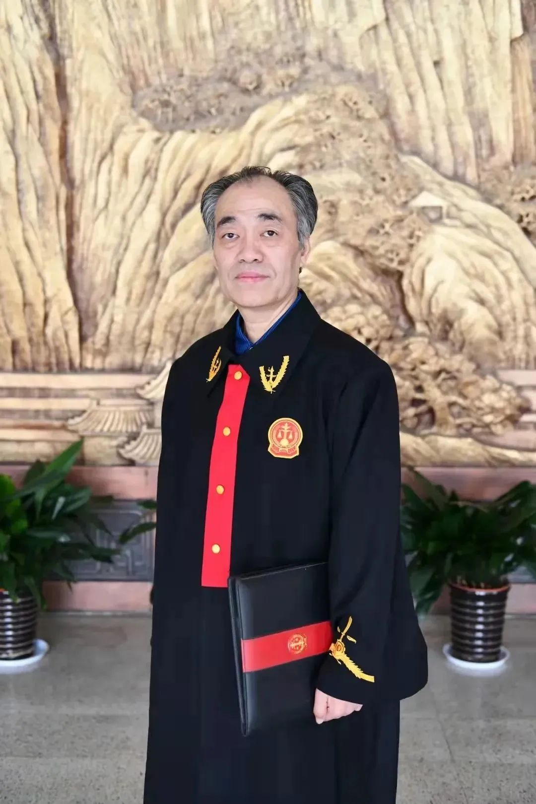 冯洁：守护公平正义是一生的追求