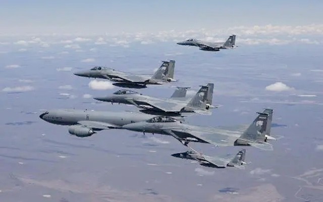 1878����1300�ܣ�����ս������״����������ģ�Ĵ������ܾ���׷��