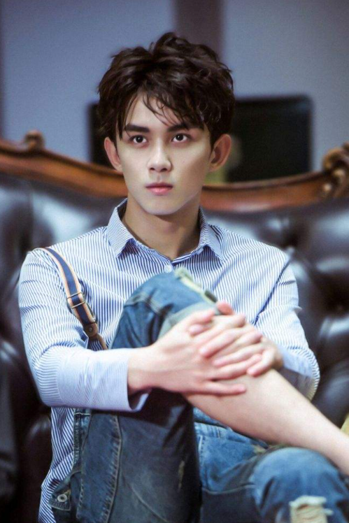 吴磊：海报被撤，直播被叫停，戏份被删，走到今天到底是谁的错？