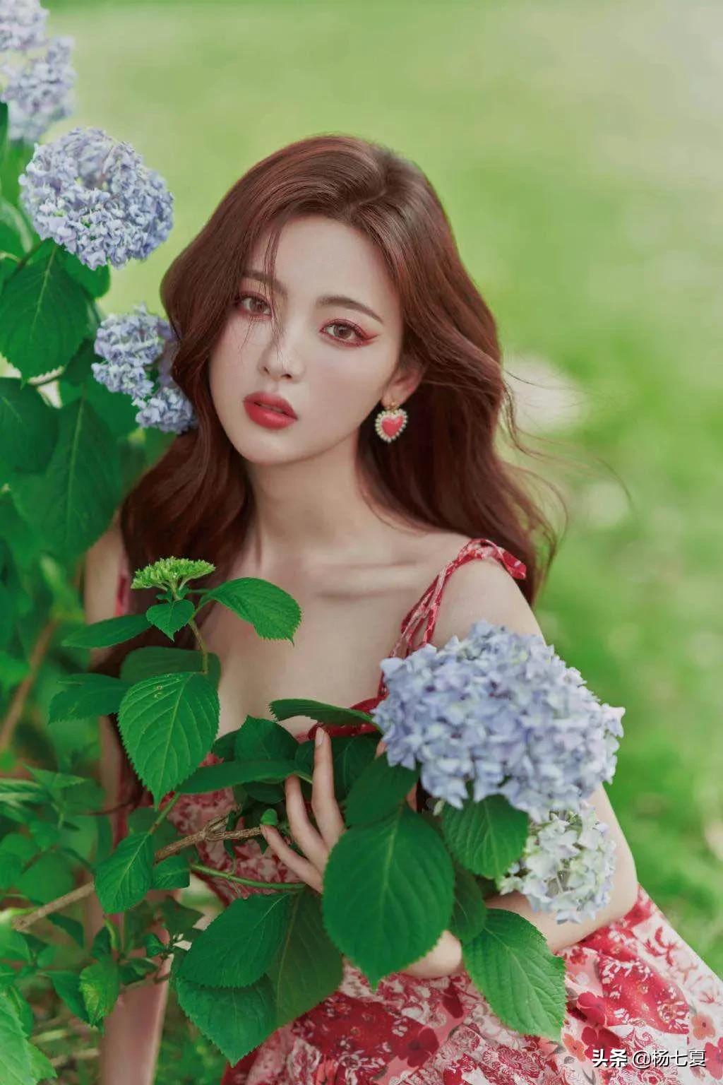 杨超越走红后就是不一样，每组造型都有“看点”，美成时尚模板