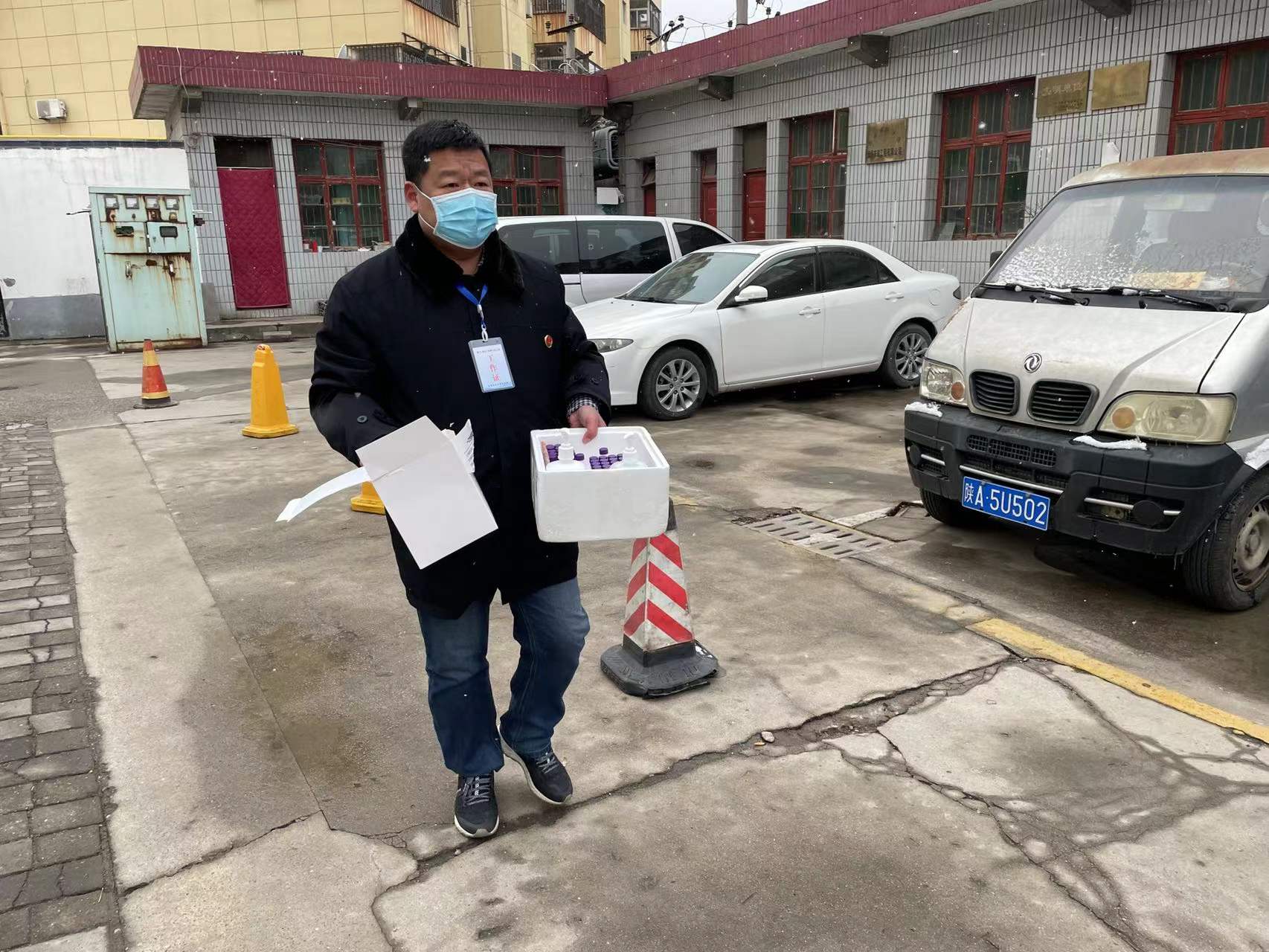 西安临潼检察院：“新兵老将”齐上阵，奔走防疫第一线