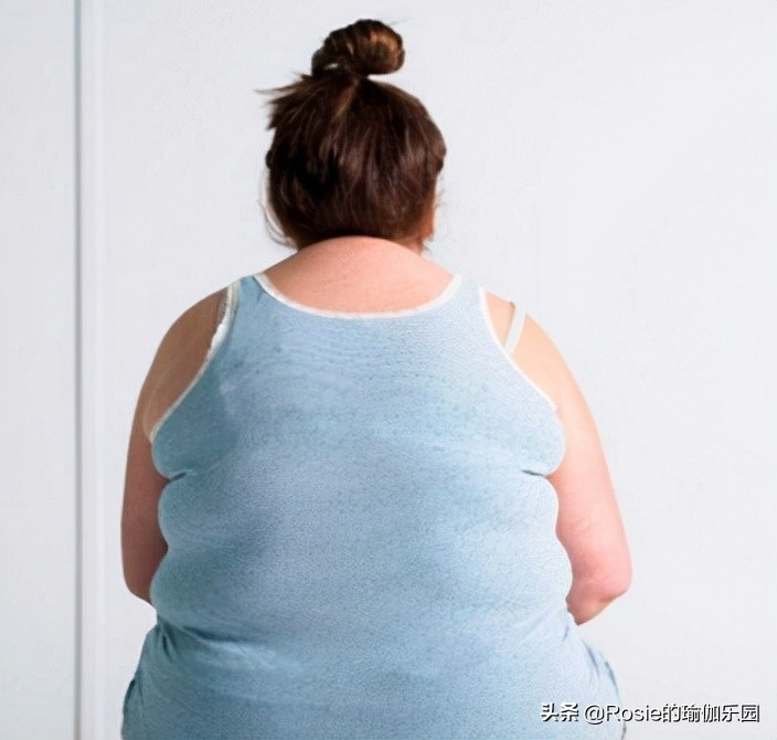 唐艺昕香肩美背性感迷人,虎背熊腰如何瘦?睡前10分钟解锁少女背