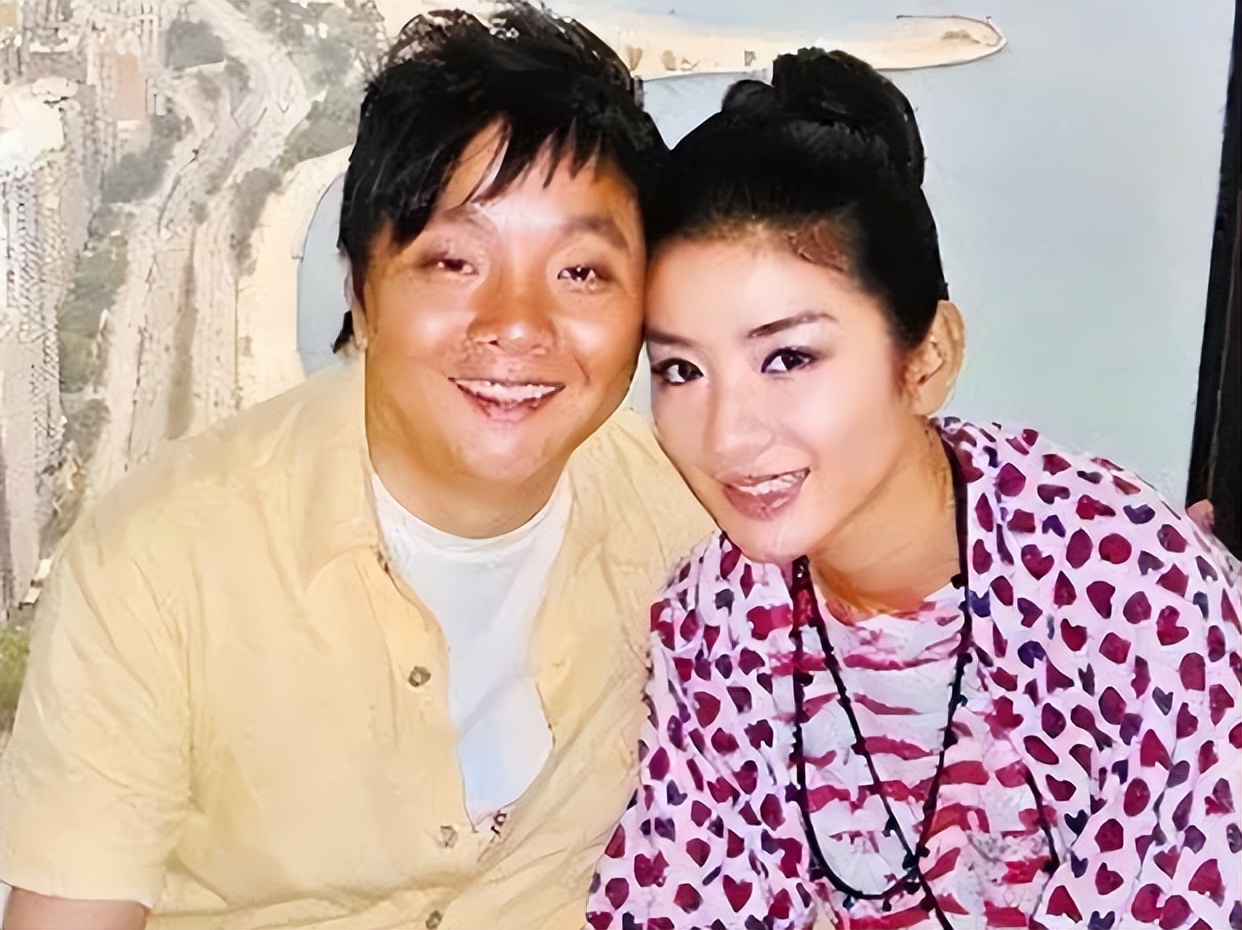 “乘風破浪”黃奕：被兩任前夫接連傷害，如今與"五阿哥"深夜發糖