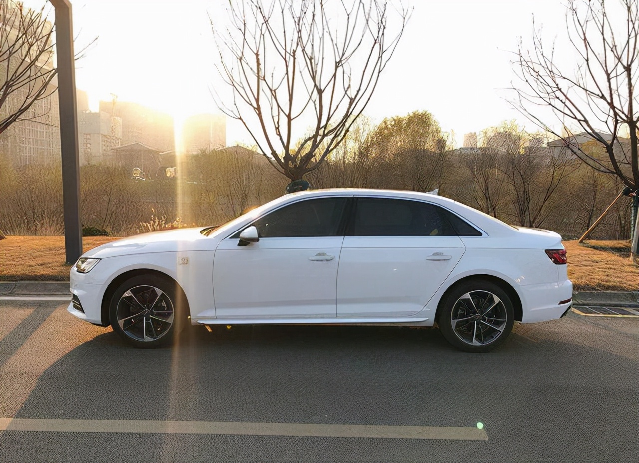 开完宝马3系，再试驾奥迪A4L，都是豪华品牌，差距明显