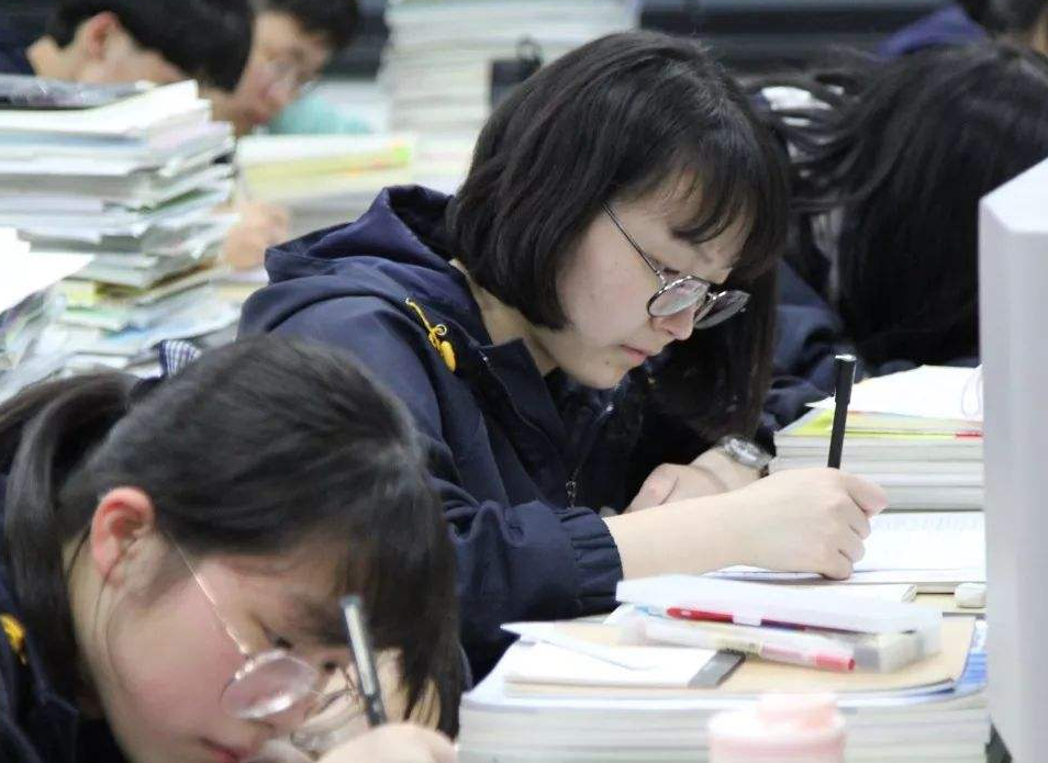 高中学习日语的学生越来越多，“弃英从日”意欲为何？网友：捷径