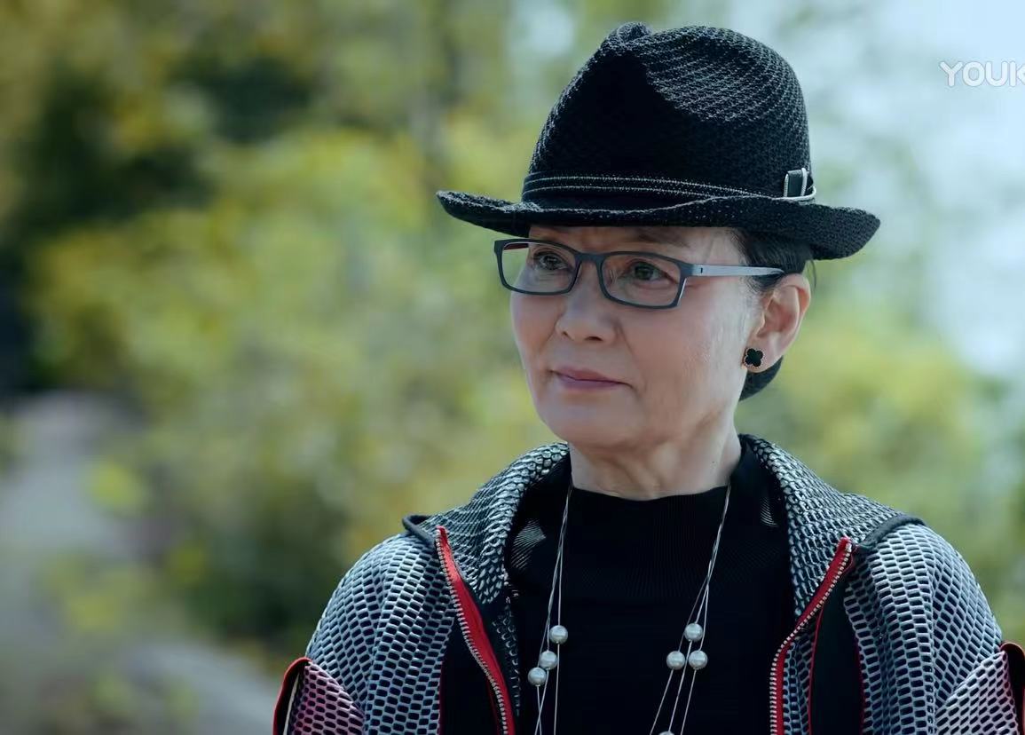 有两个儿子在国外留学,当年为什么没有在一起,因为张泽华不想耽误艾琳