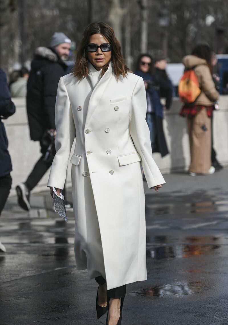 白色大衣真是气质女生的首选，简单好搭还洋气，时尚潮人都爱穿