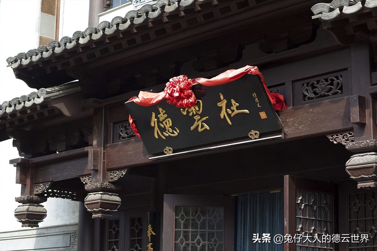 德云社恢复演出，演员在舞台自我调侃，粉丝：小剧场还是比较冷清