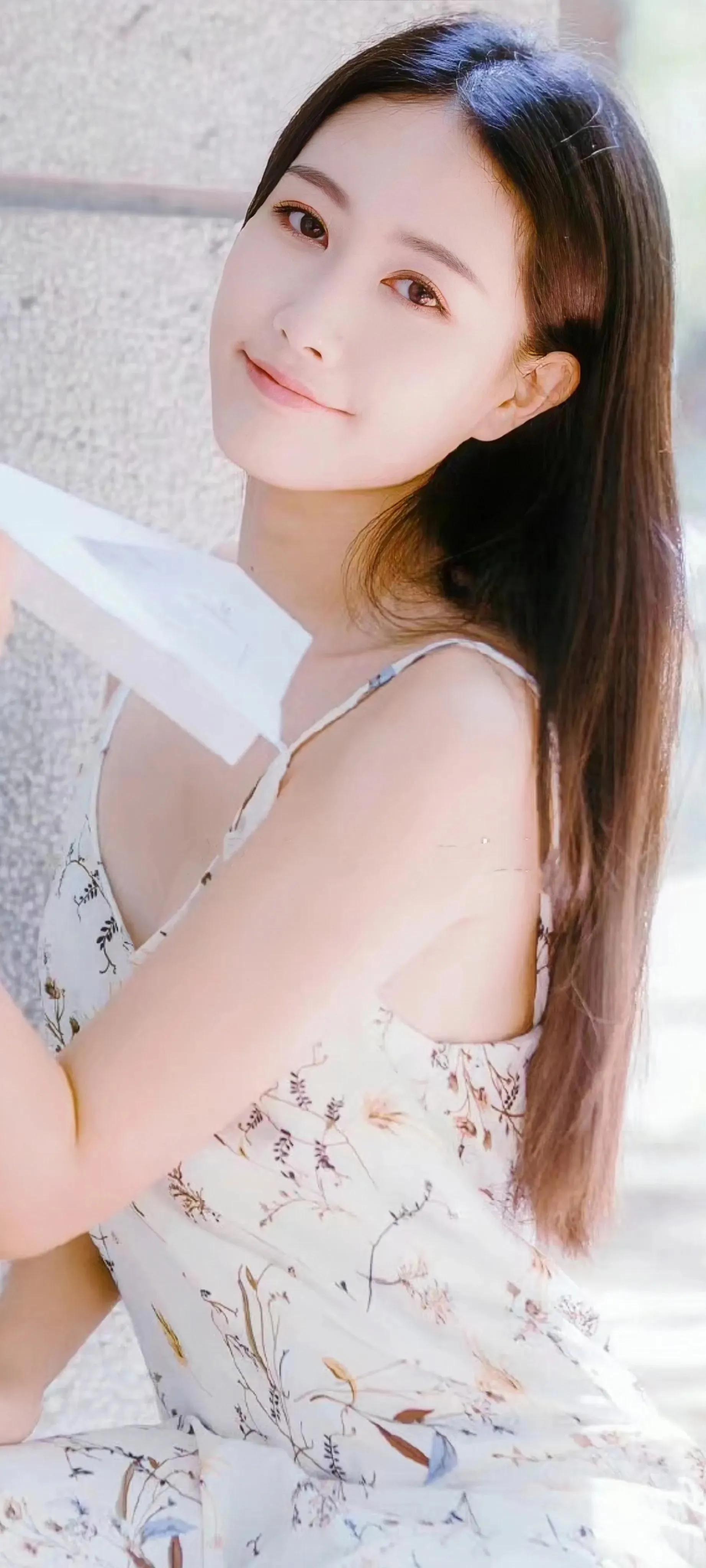 端庄美丽的张子璇