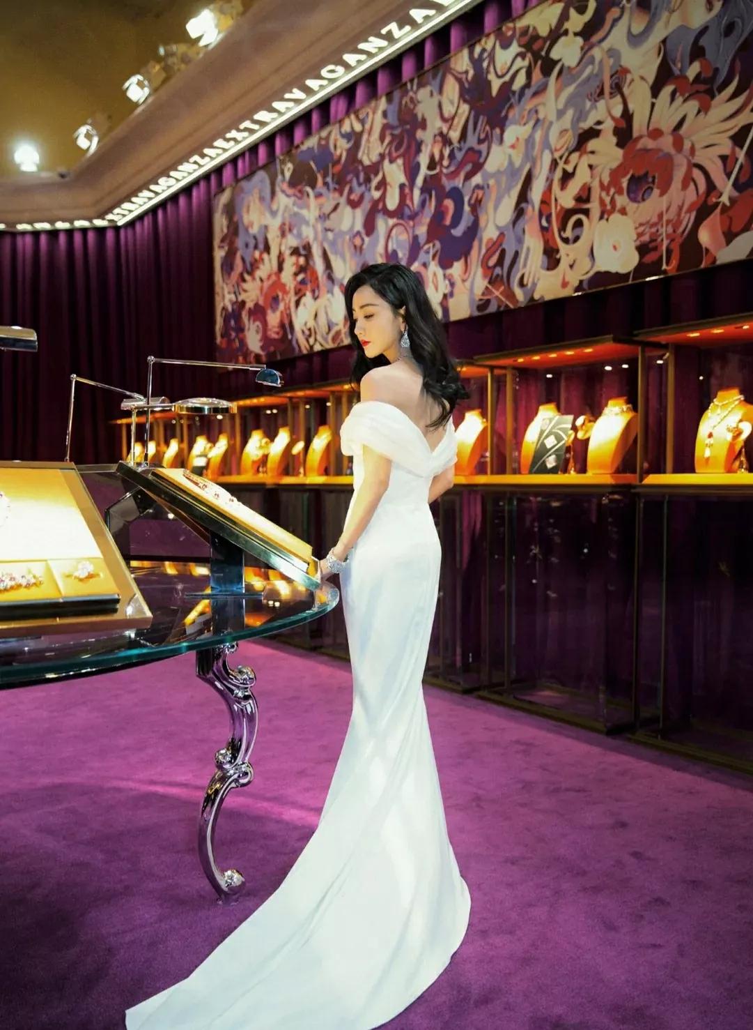 杨蓉：气质优雅，唯美的迷人的高清写真集