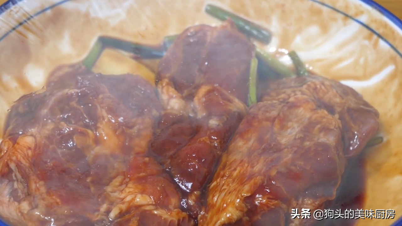 猪肉这样做太香了，整块放电饭锅里，出锅满屋飘香，切片后直接吃