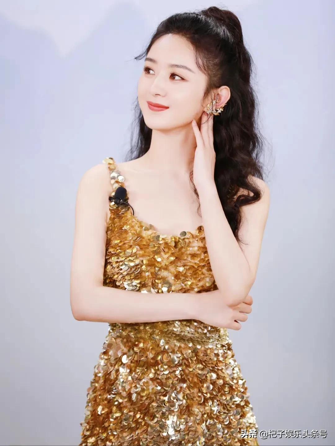 赵丽颖一身鎏金亮片礼服，梦回金鹰女神
