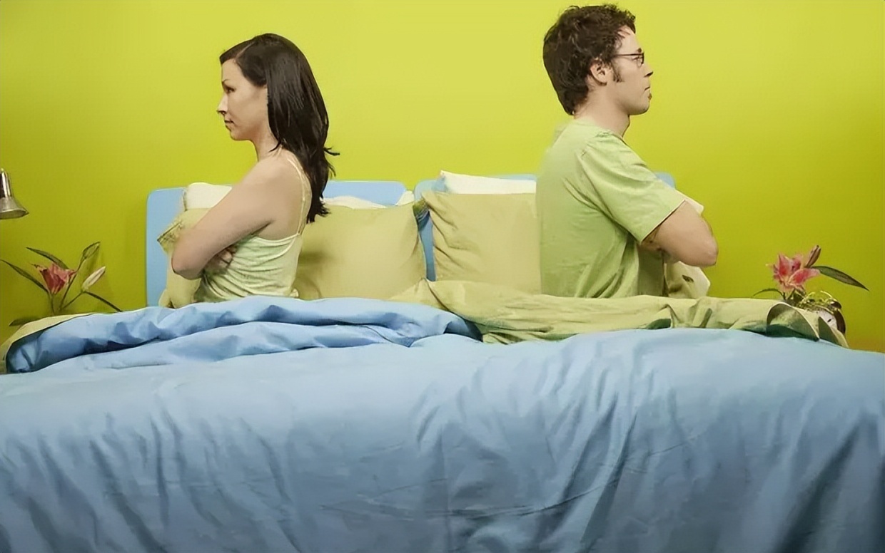 夫妻長期「分床睡」，真的會影響感情嗎？ 聽聽2個男人的心裡話