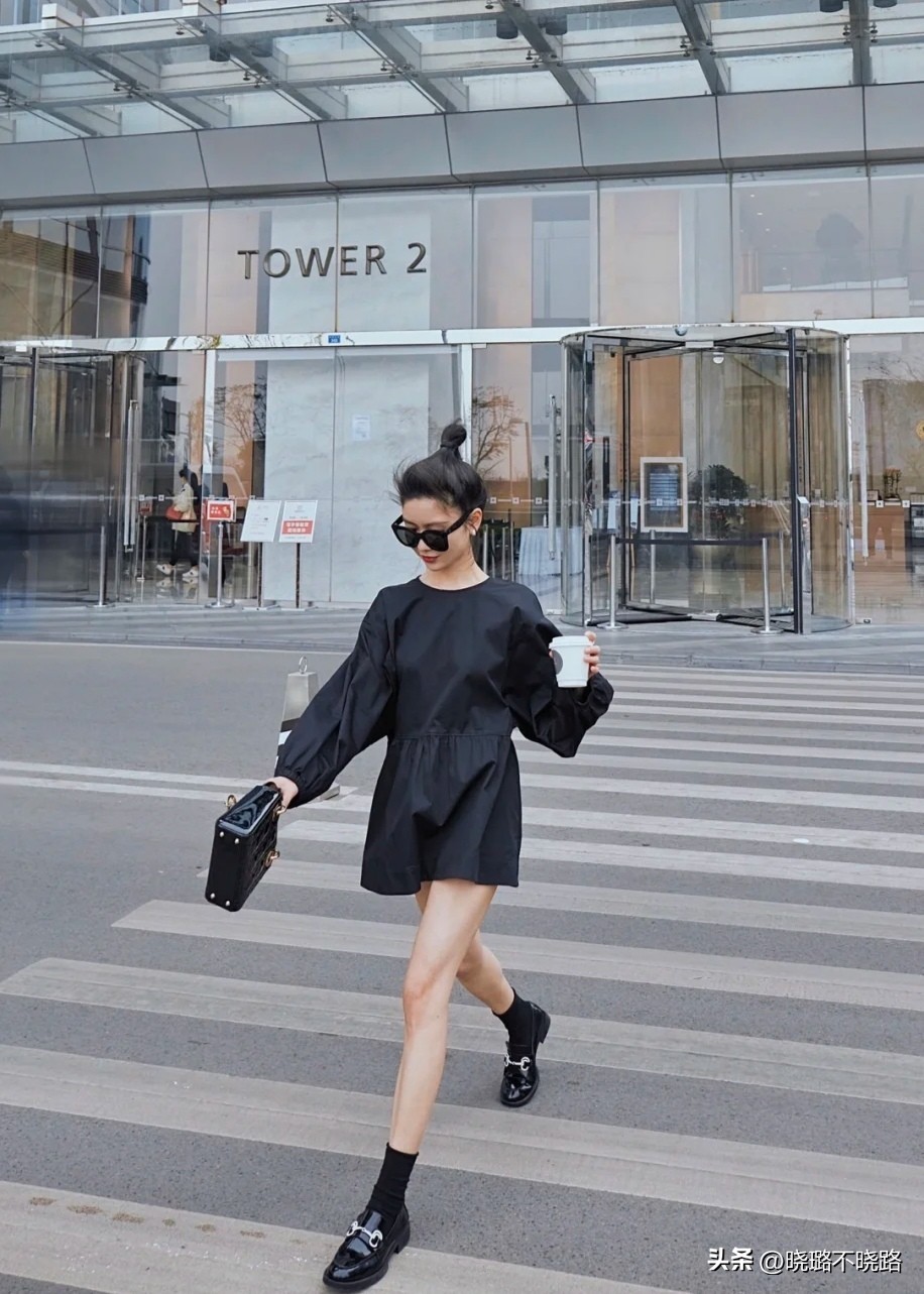 小白鞋不受宠了!今年流行穿"裙子 乐福鞋",洋气减龄还特显瘦