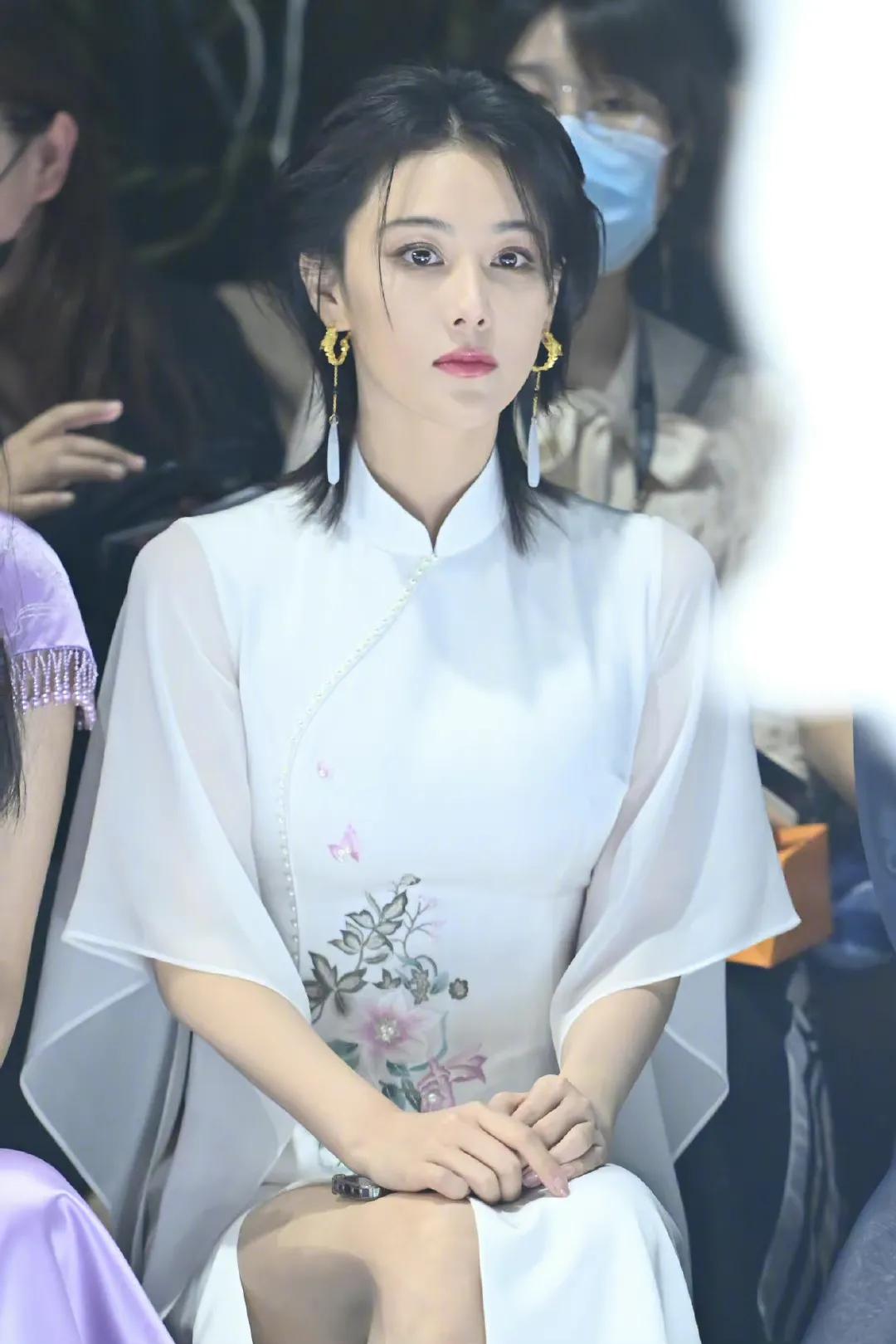 美丽军嫂张馨予