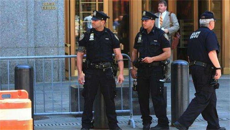 涉外家政之痛：58岁保姆被骗到美国当女奴，被迫学狗爬、吃头发