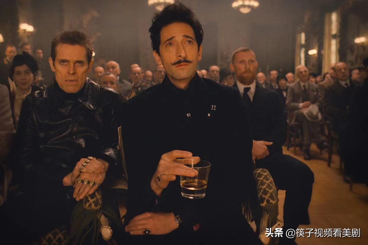 《布达佩斯大饭店》到底是讲什么故事？优点有哪些？