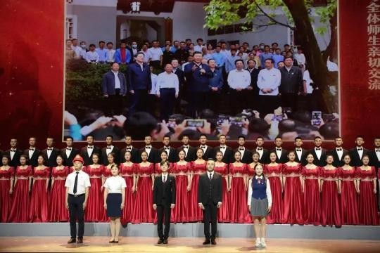 教科书式恋爱！湖南学霸情侣：考入985名校，本硕同校7年，包揽各类奖学金！