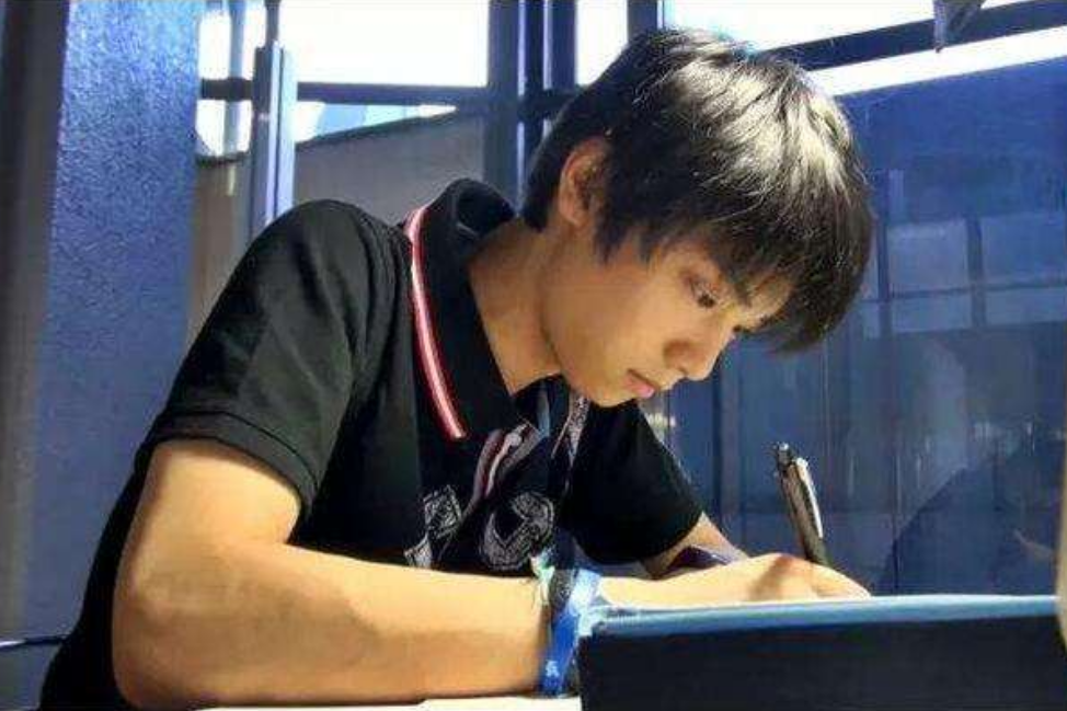 “花滑王子”羽生结弦，大学学历很惊艳，却读了8年才毕业