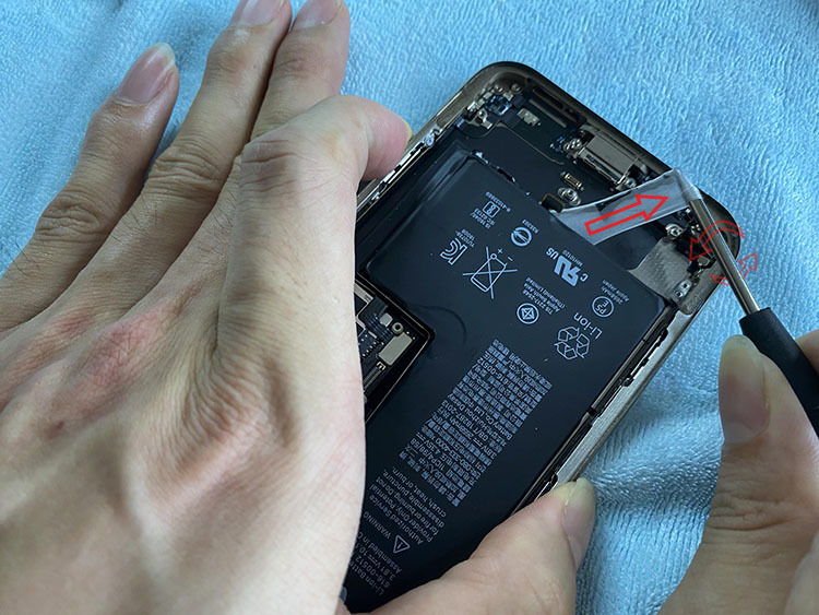 iPhone XS MAX更换大容量电池，续航直接翻倍，看完你也可以自己换
