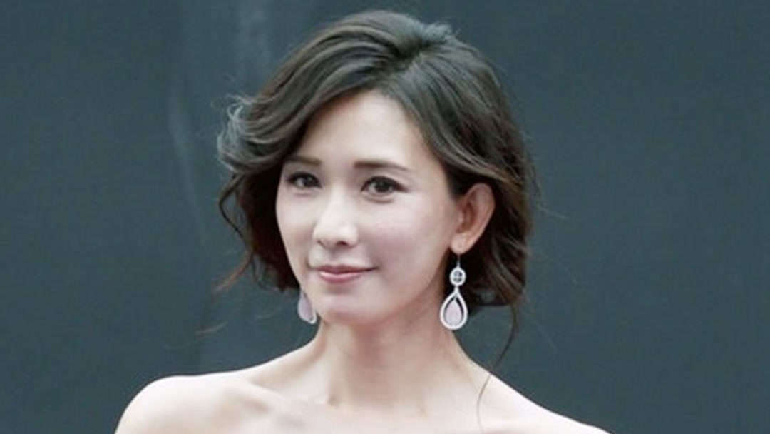 娃娃脸只服这10位明星！有人30岁还能演高中生，个个清纯可人