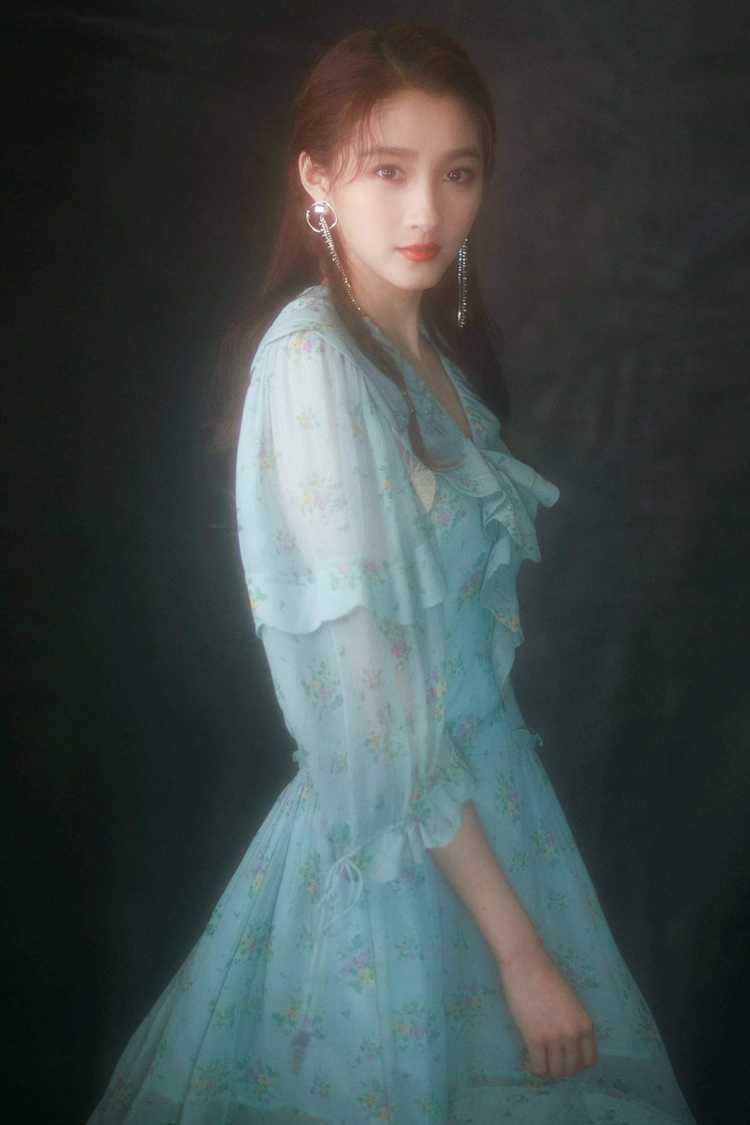 很奇怪晓彤不管什么类照片，看到她始终感觉还是“国民闺女”