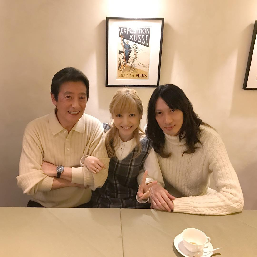 日本顶级偶像之女自杀身亡，母亲红遍亚洲，她却一生受尽霸凌