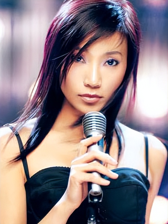 著名歌手朱桦:曾婉拒费翔的追求,照顾患病母亲,如今仍旧单身