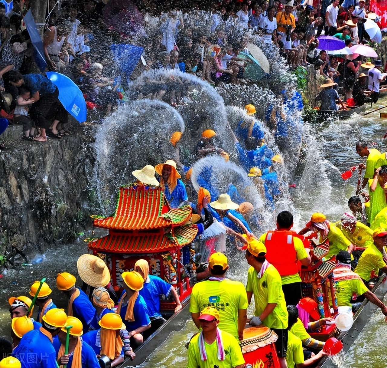 25首端午节古诗词：节分端午自谁言，万古传闻为屈原
