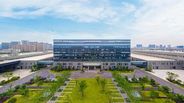 浙江儒商，学画出身，跨越山海“买买买”，成汽车零部件行业龙头