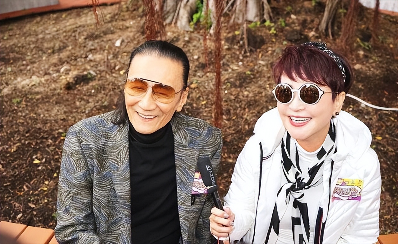 离婚27年，狄波拉和谢贤的人生状况，有何不同？