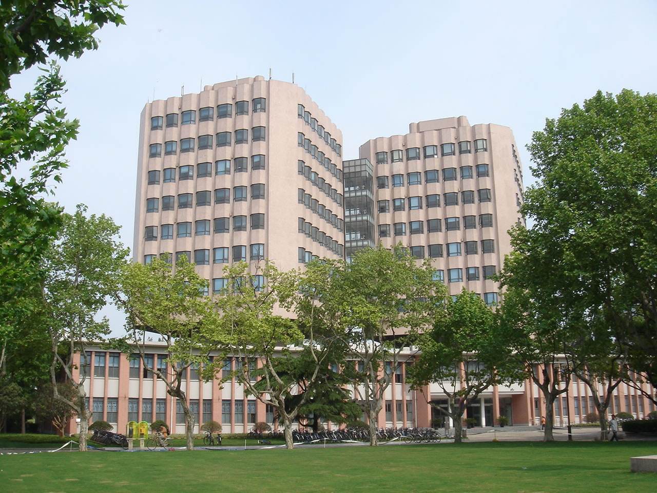 上海大学排行榜出炉，前三名让人意外，复旦只排在第五名