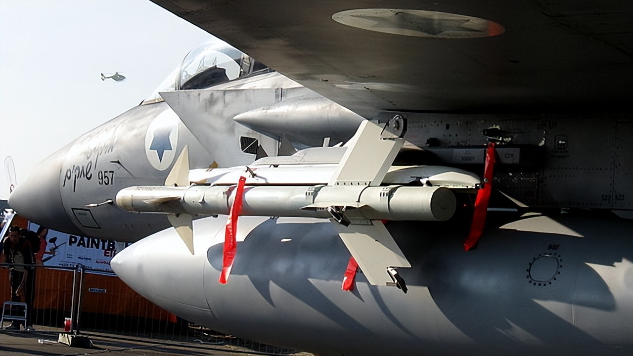 贝卡谷地空战怪蛇3空空导弹大杀四方,中国曾斥巨资采购1500枚同一时期