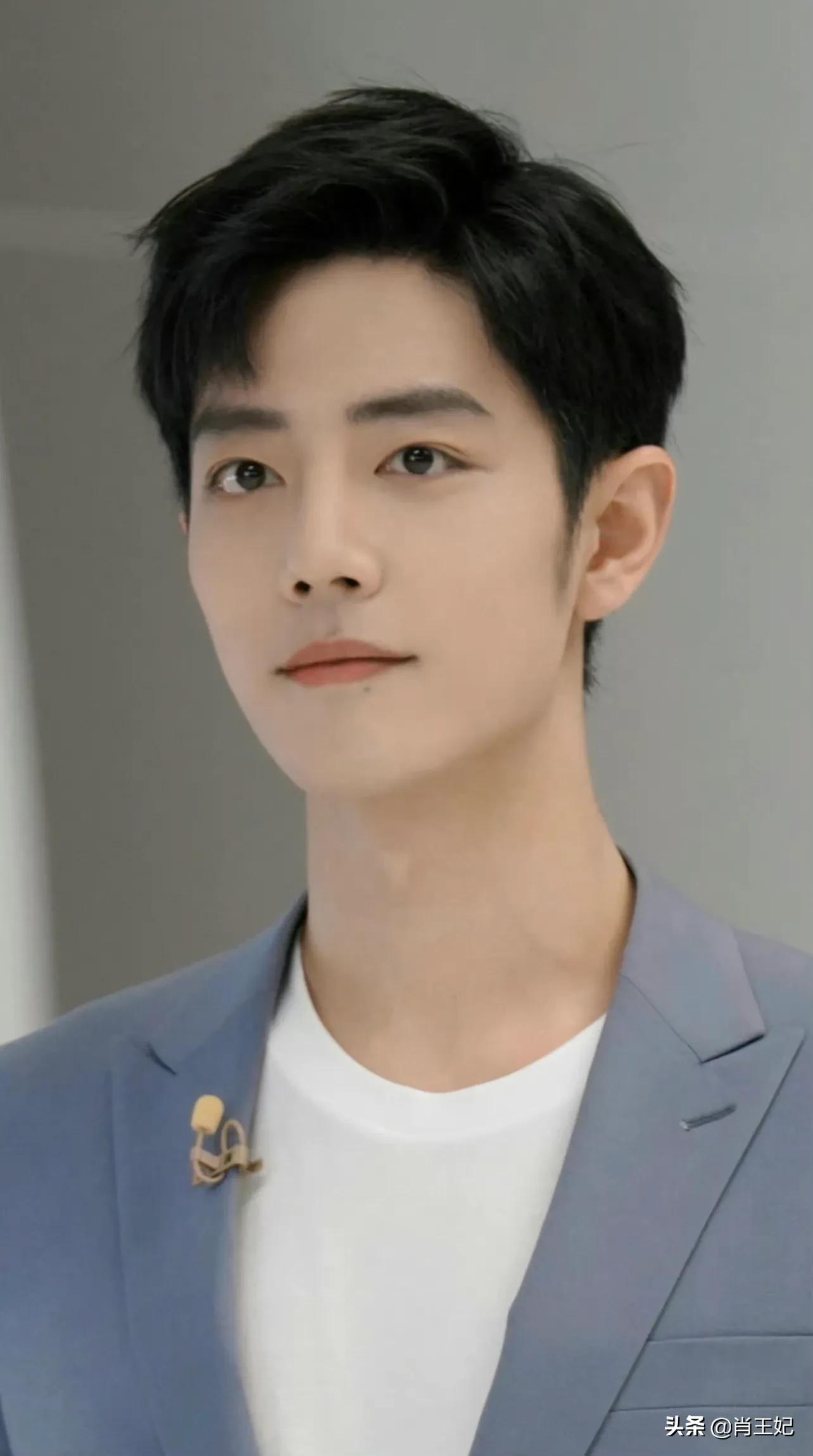 肖战他可真帅啊,帅到没边呀,这身材比例可太完美了