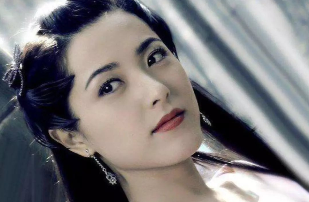 谁说她没年轻过？别小瞧了这些“妈”！她们惊艳四座时你还在玩泥