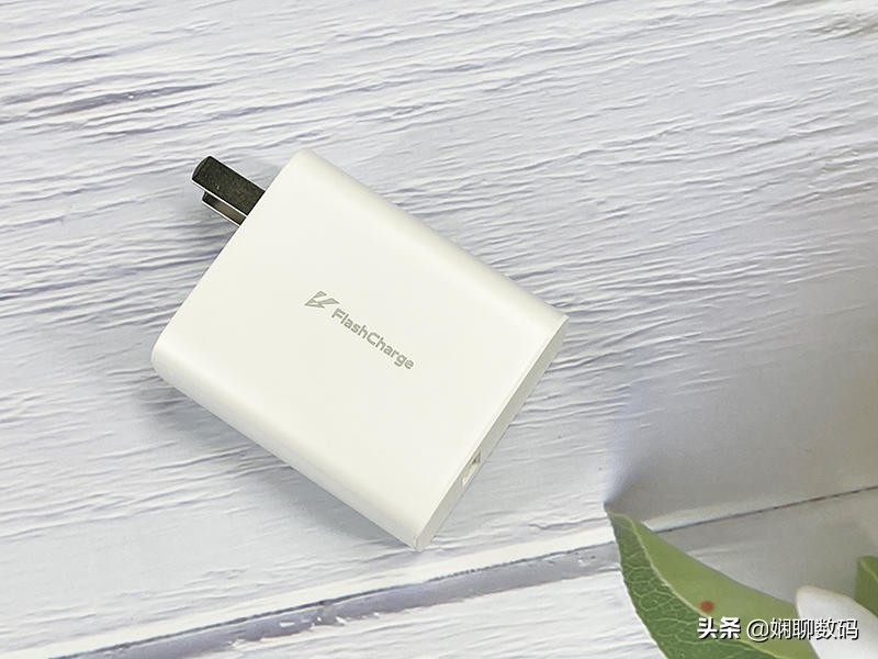 旗舰机也有好选择，天玑9000+蔡司镜头+自研芯片，vivo终于爆发了