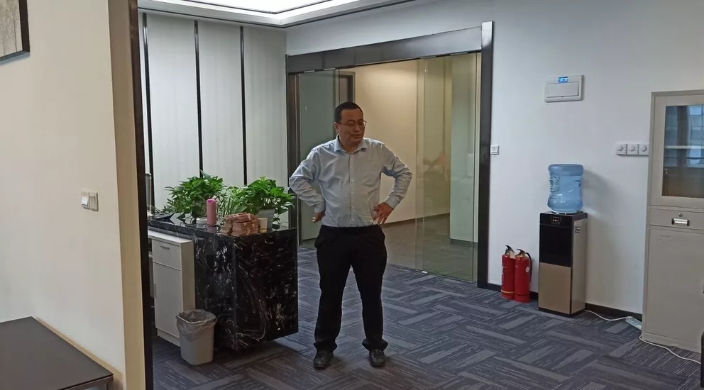 重庆北滨路神盘高位下跌,炒房客血亏离场!竟是空手套白狼?