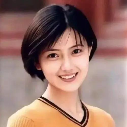 难怪高圆圆被称为国民女神，看到她少女时期旧照，美得有些过分