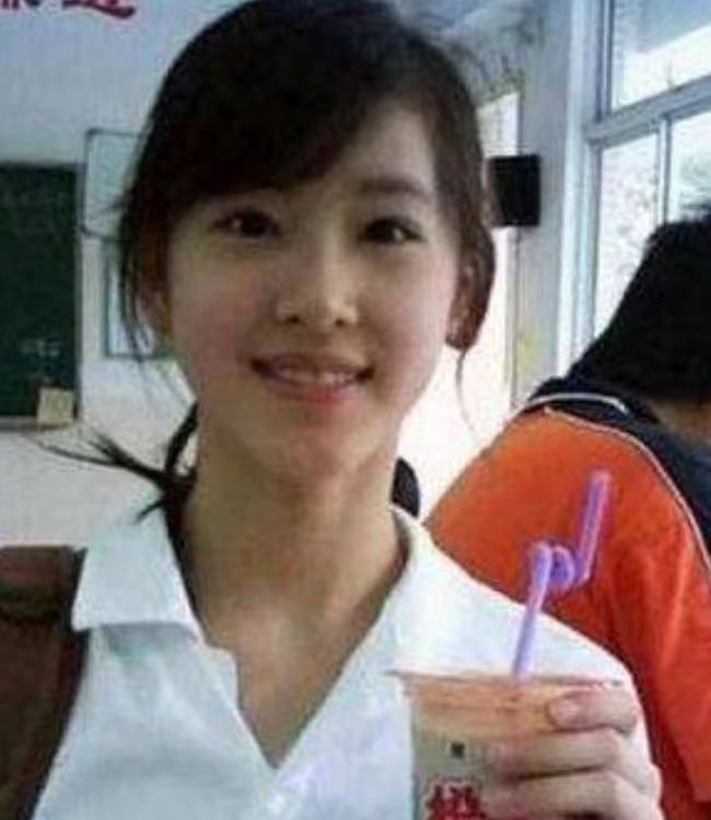 清纯校花误入名利场，会发生什么？是完成阶级跳越还是沦为三线？