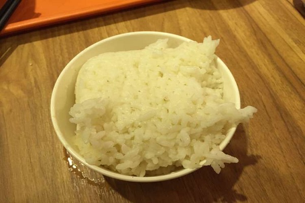 糖尿病人吃冷米饭能降血糖(糖尿病人吃冷米饭能降血糖吗)