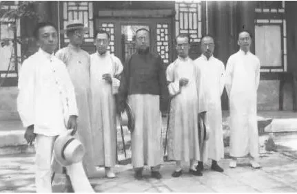 刘半农被骂完整版(一天，刘半农走在大街上，突然迎面过来几个女人堵住他的去路)