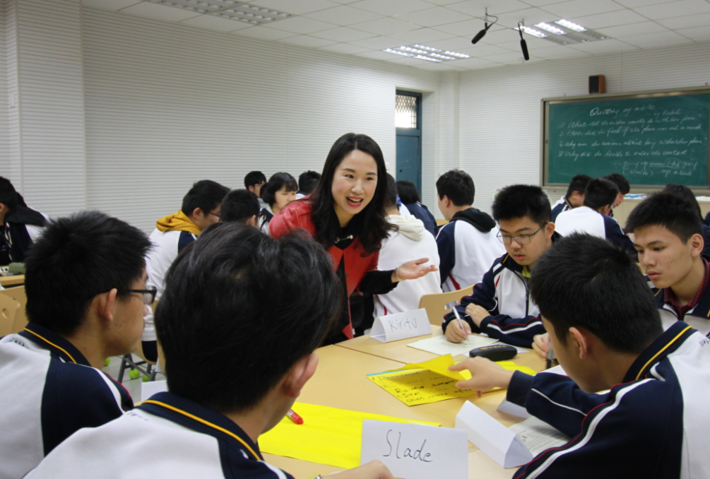 上海震旦女教师被开除后，举报者却受到“牵连”，当事人作出回应